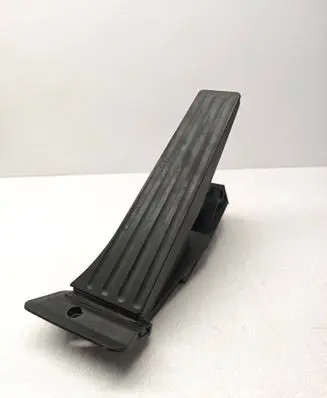 Accelerator throttle pedal