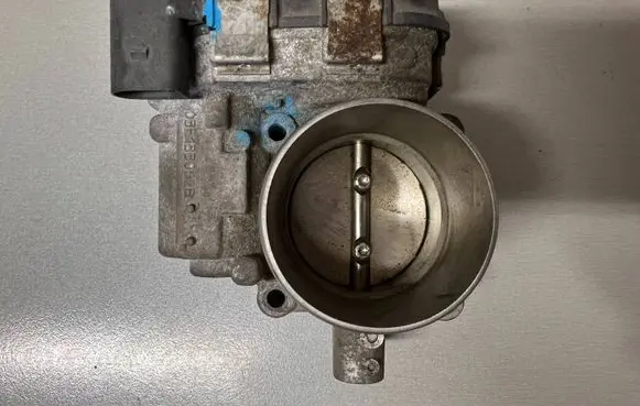 Volkswagen Golf VII Throttle valve 03F133062B
