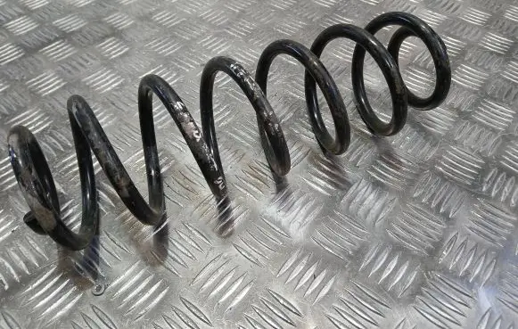 Volkswagen Golf IV Rear coil spring