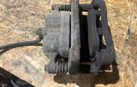 Nissan Navara D23 Front brake caliper 82241H06