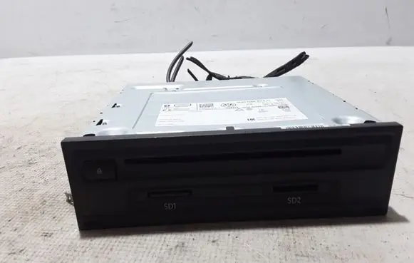 Volkswagen Tiguan Radio/CD/DVD/GPS head unit 3Q0035874C