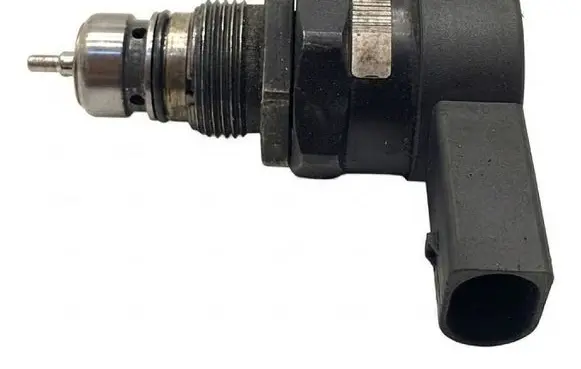 Audi Q7 4L Fuel pressure regulator 057130764B