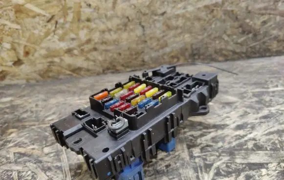 Nissan 240ZX, 280ZX, 300ZX Fuse module 2431030P00