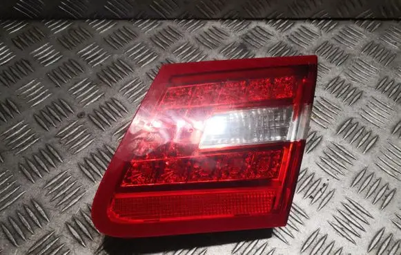 Tailgate rear/tail lights