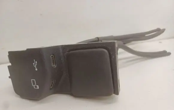 Mercedes-Benz GLE W167 USB socket connector A1678209500
