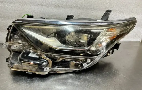 Toyota Auris E180 Headlight/headlamp 81150-02K60