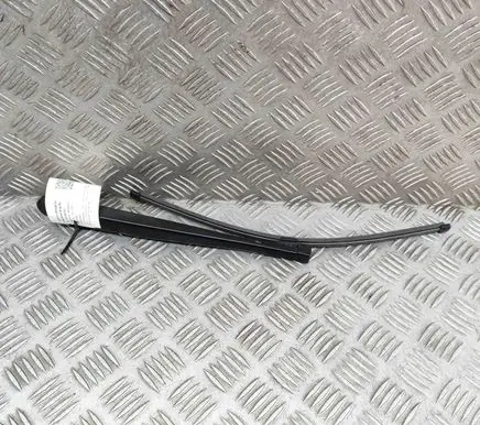 Rear wiper blade arm