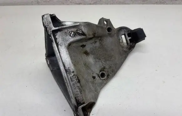 Audi 100 S4 C4 Engine mounting bracket 4A0199308