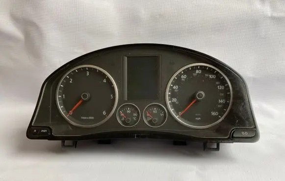 Volkswagen Tiguan Speedometer (instrument cluster) 5N0920970D V0004000 A2C53023102