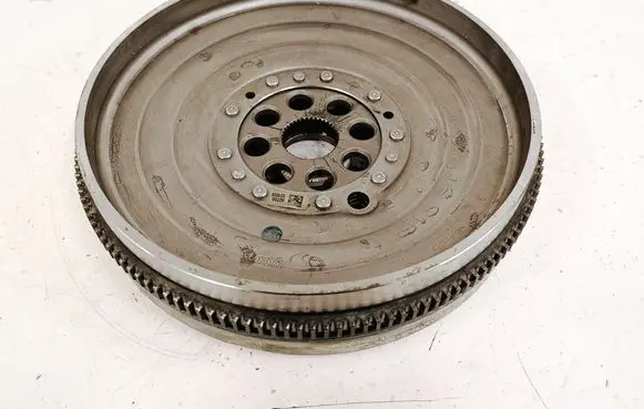 Mercedes-Benz CLA C117 X117 W117 Flywheel A2700301005 18578997