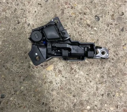 BMW 5 F10 F11 Glove box lock 03F1010017