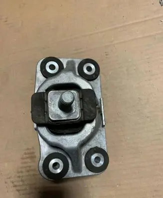 Land Rover Range Rover L405 Engine mount vacuum valve 