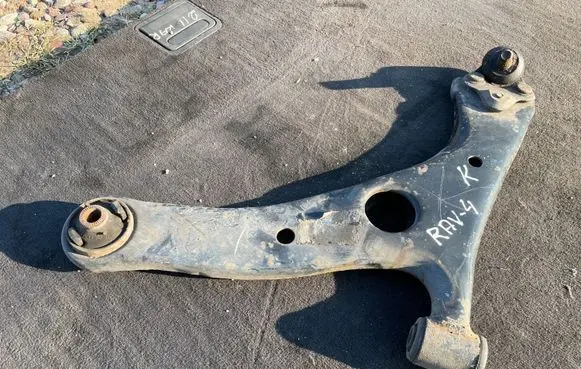 Toyota RAV 4 (XA40) Front lower control arm/wishbone