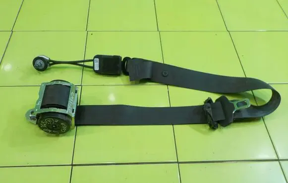 Opel Corsa E Front seatbelt 39033221 BEZPIECZENSTWA