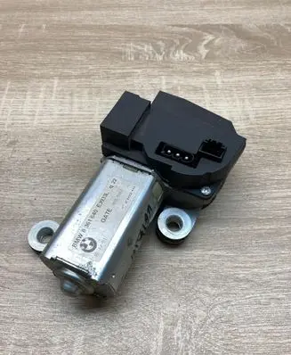 BMW 5 E39 Rear window wiper motor 8361640