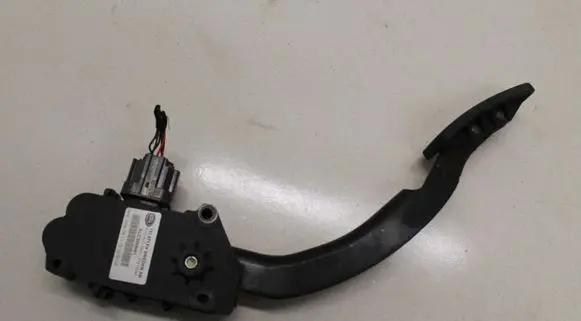 Land Rover Discovery 3 - LR3 Accelerator throttle pedal 3256105000 SLC500041