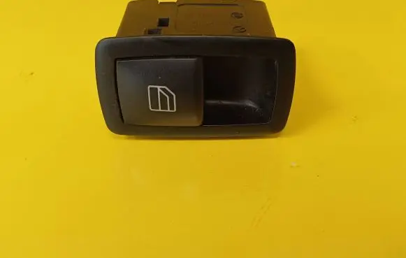 Mercedes-Benz A W169 Electric window control switch A1698205210