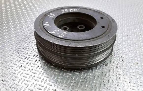 Volkswagen PASSAT B5 Crankshaft pulley 038105243F