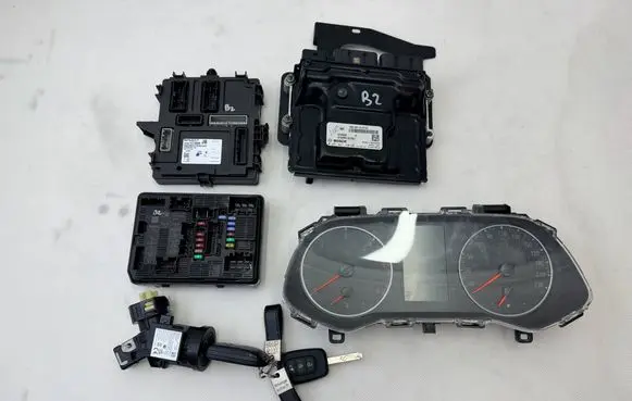 Renault Trafic III (X82) Engine control unit/module 237109896S 237109895S 0281021160