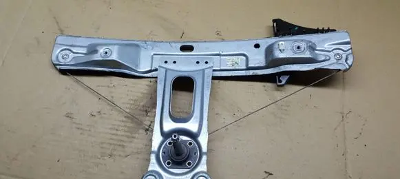 Rear door manual window regulator