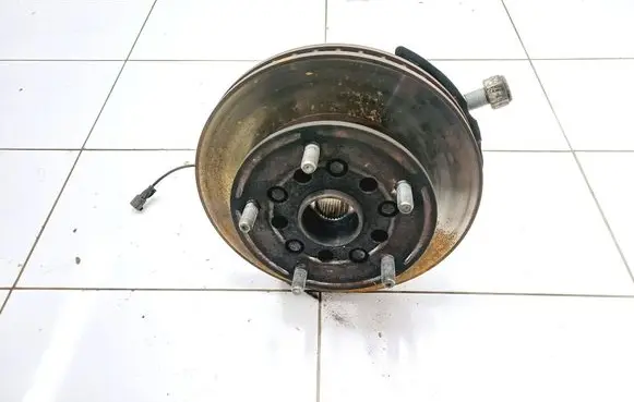 Front wheel hub
