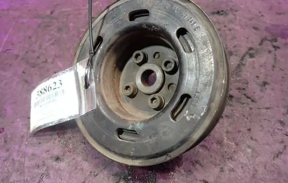 Volkswagen Golf IV Crankshaft pulley 