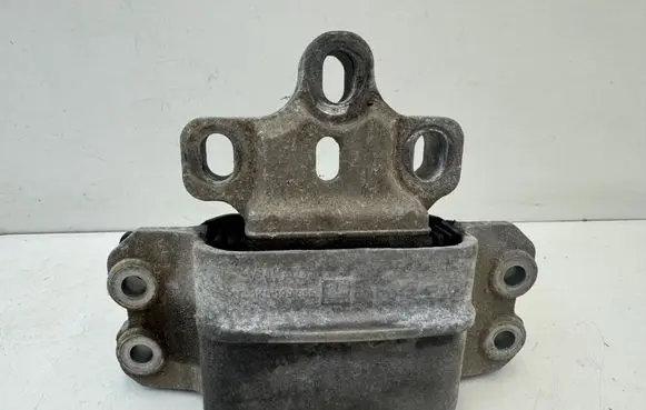 Engine mount bracket