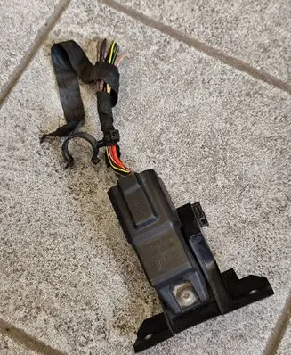 Audi A5 Glow plug pre-heat relay 8W0907599