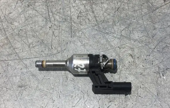 Volkswagen Golf VI Fuel injector 03F906036B IHP3082 0361016