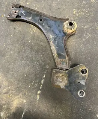Volvo V70 Front lower control arm/wishbone