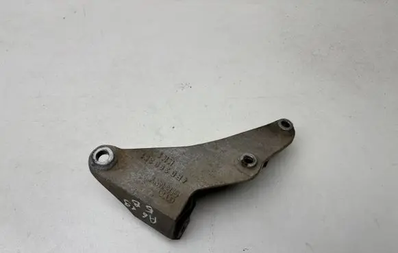 Engine mounting bracket