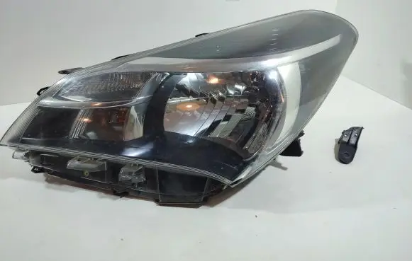 Toyota Yaris Headlight/headlamp