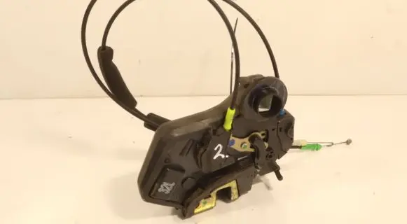 Toyota Avensis T250 Rear door lock