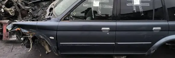 Mitsubishi Montero Front door