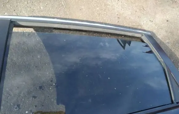 Honda CR-V Rear door window glass