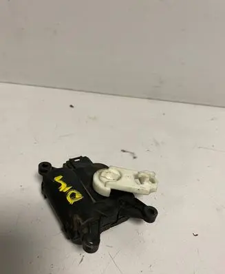 Volkswagen Golf Cross Air flap motor/actuator 3C0907511B