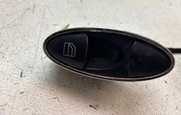 Mercedes-Benz A W169 Electric window control switch A2118211351