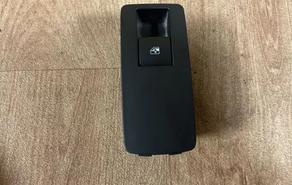 Opel Insignia A Electric window control switch 13301888