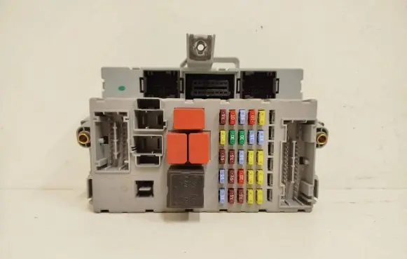 Citroen Berlingo Fuse module 46846746 501202300060 527DVD1CF