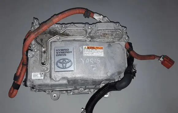 Toyota Yaris Voltage converter inverter G920052070