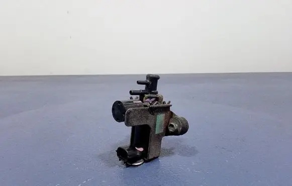 Toyota Yaris Vacuum valve 2581933030