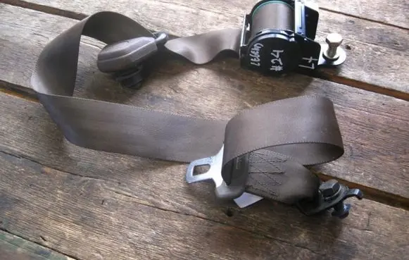 Honda Legend Rear seatbelt