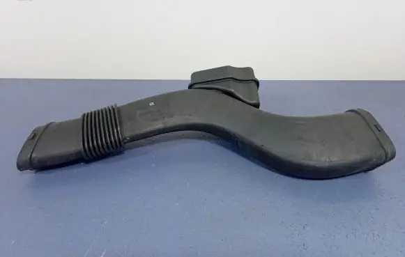 BMW 7 G11 G12 Intake resonator 8613149
