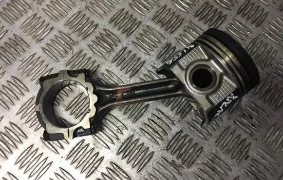 Nissan Almera N16 Piston with connecting rod