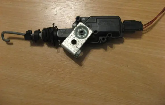 Lincoln Town Car Central locking motor 3W1A54218A42AB