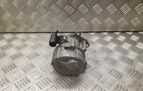 Nissan Primera Vacuum pump D163451323