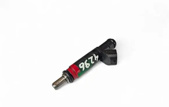 Skoda Fabia Mk1 (6Y) Fuel injector 03D906031C