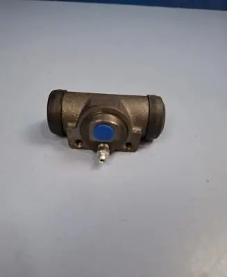 Chrysler Voyager Rear brake cylinder 4313056