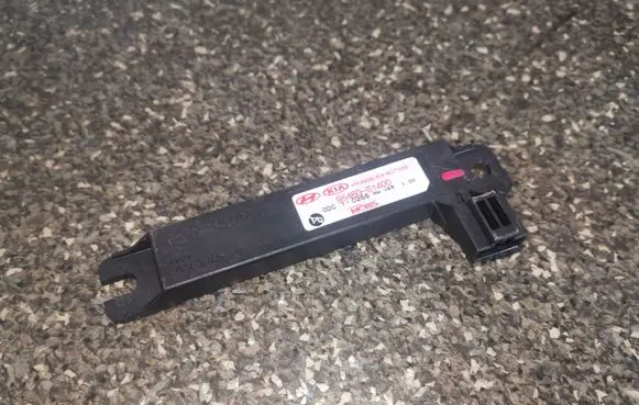 Hyundai Santa Fe Aerial antenna amplifier 95460S1400