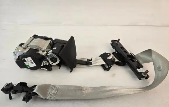 Volvo XC90 Front seatbelt 31675239
